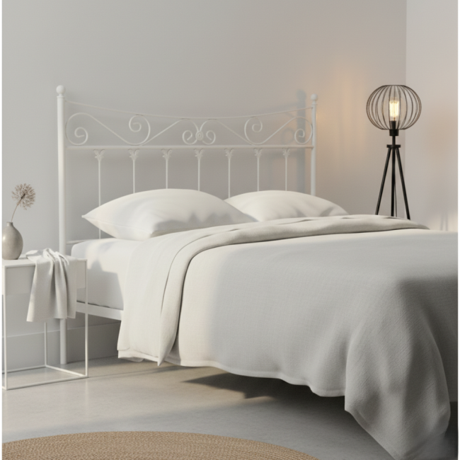 Cabecero de forja blanco modelo Madrid con diseño colonial para dormitorio moderno.
