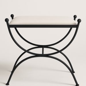 Banqueta de dormitorio Sevilla de forja en negro, con asiento tapizado en crudo