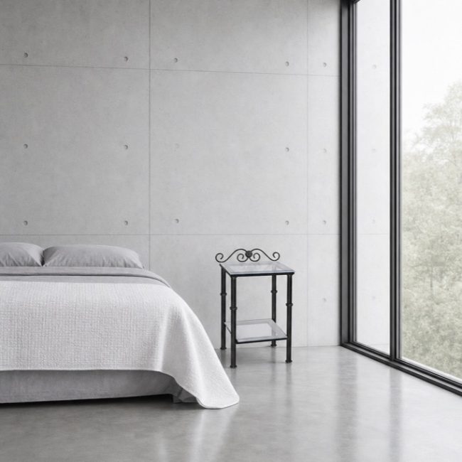 Mesita de noche de cristal Córdoba junto a la cama en un dormitorio